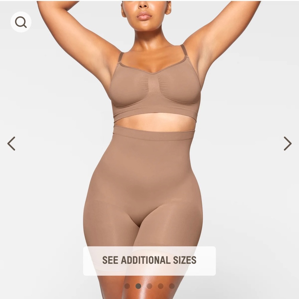 SKIMS Sculpt Seamless Mid Thigh Short - Sienna